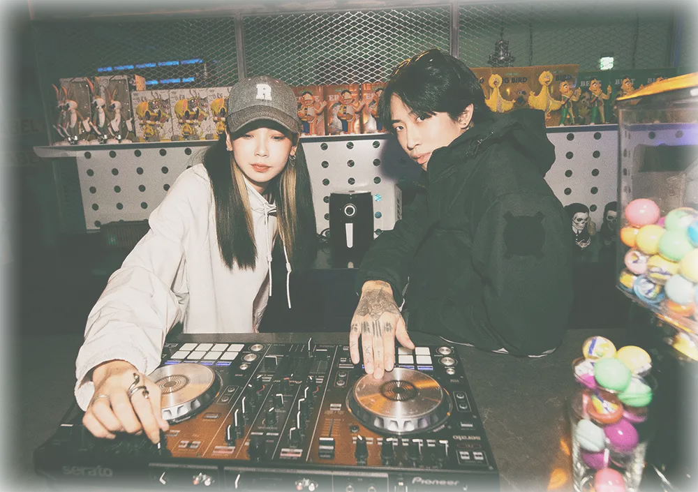 Right 鬧 • Right Now